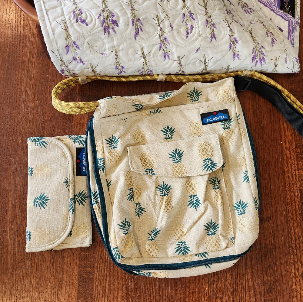 KAVU Pineapple purse and matching wallet!